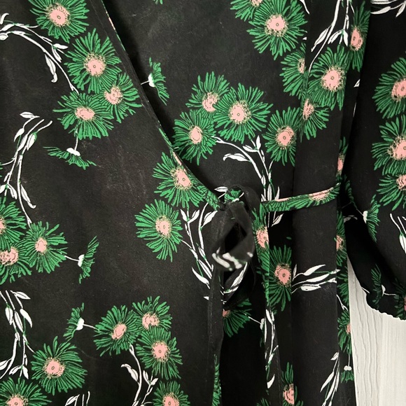 Topshop petite twist front midi dress in green floral - Picture 5 of 5